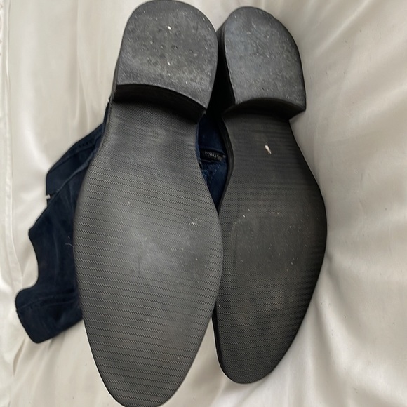 Navy suede boots with « lace » cut detail. Size 10 bought in Paris - Picture 4 of 8